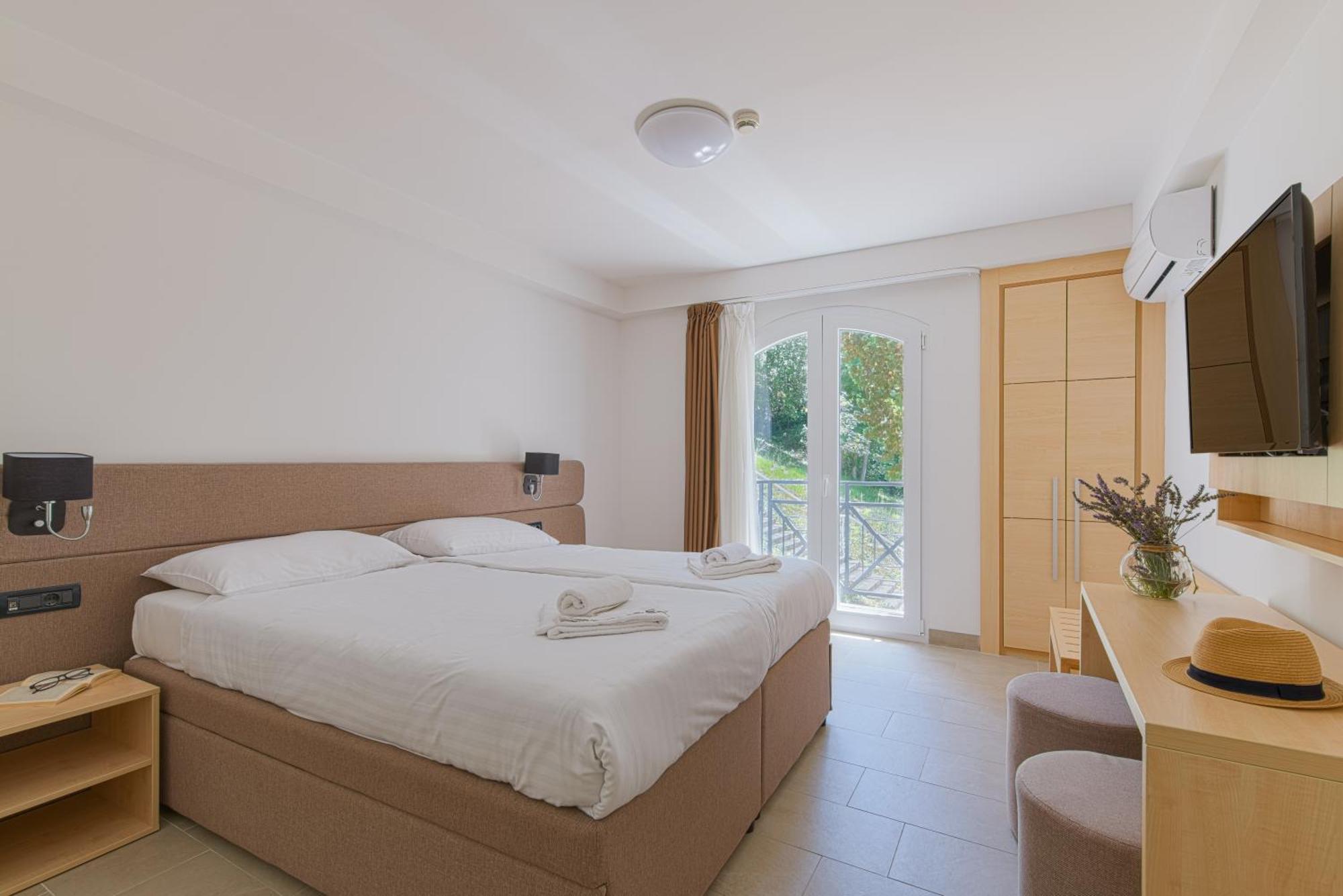 Delfin Hotel 3*
